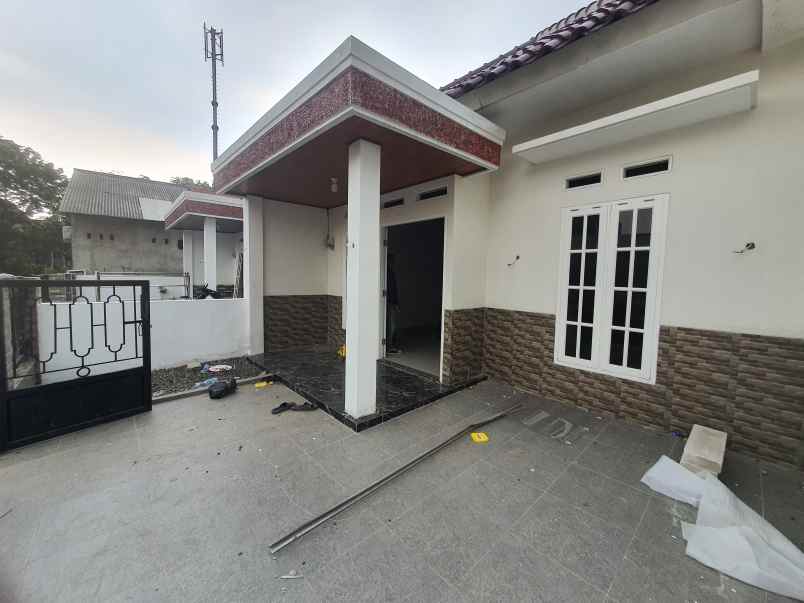 dijual rumah jl beruang raya pondok