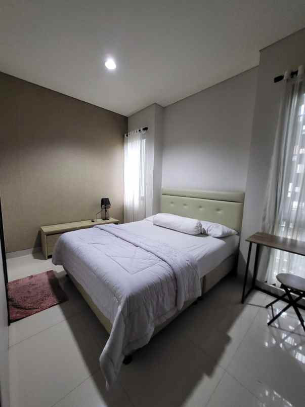 dijual rumah jl bsd grand boulevard blk