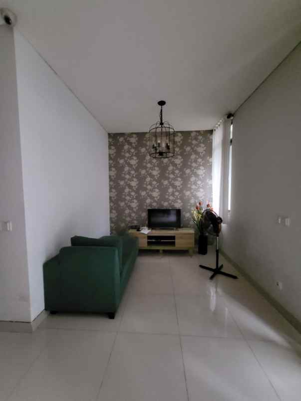 dijual rumah jl bsd grand boulevard blk