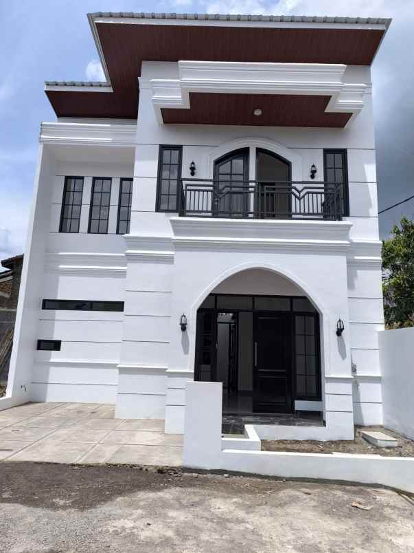 dijual rumah jl cibiru