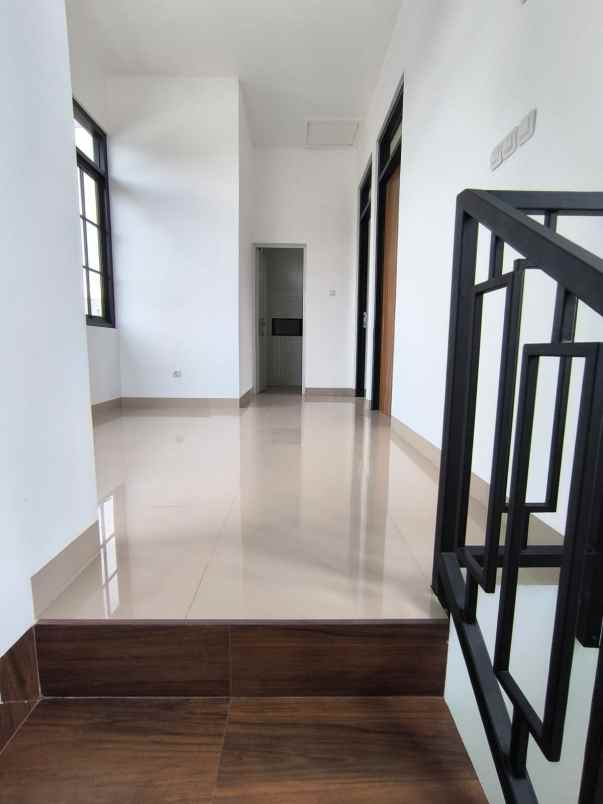 dijual rumah jl cibiru