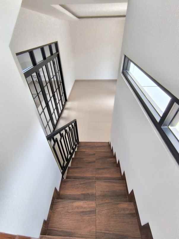 dijual rumah jl cibiru