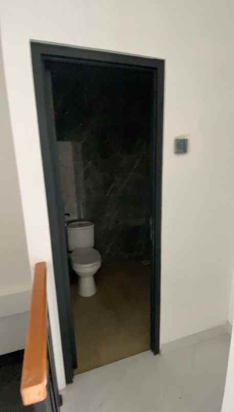 dijual rumah jl curug agung tanah baru