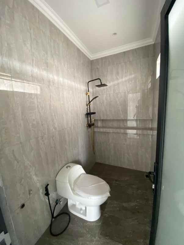 dijual rumah jl curug agung tanah baru