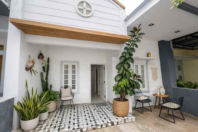 dijual rumah jl gatot kaca