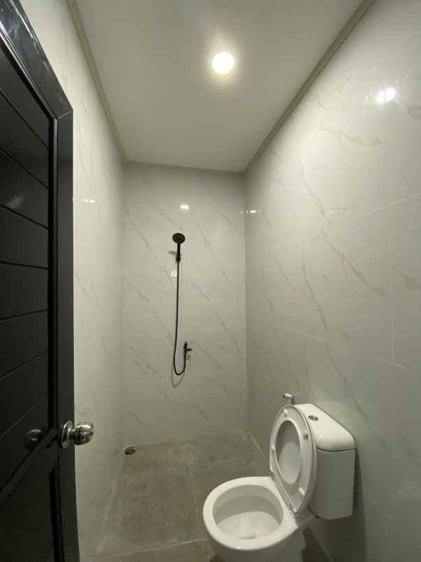 dijual rumah jl hos cokroaminoto ciledug