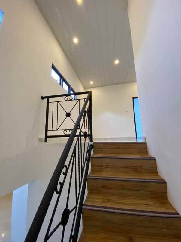 dijual rumah jl hos cokroaminoto ciledug