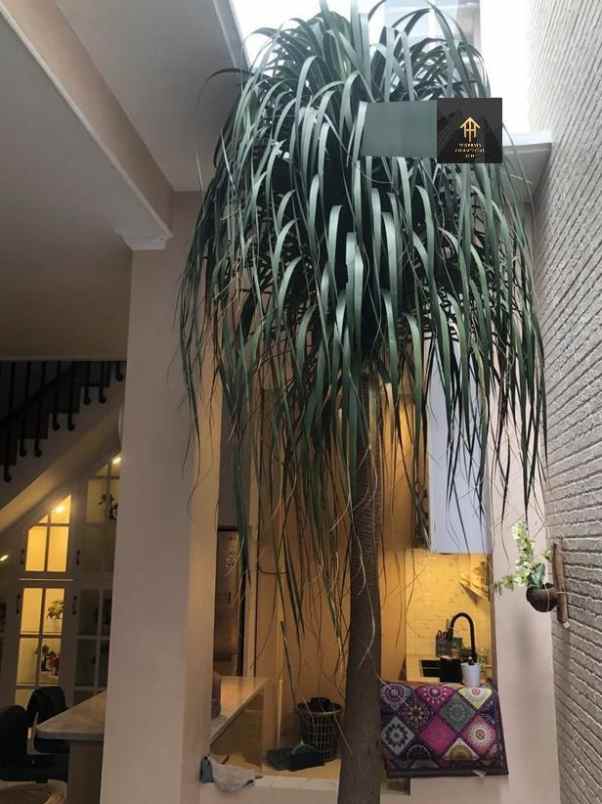 dijual rumah jl kotabaru parahyangan