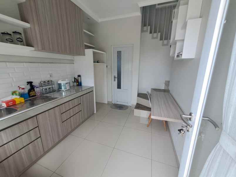 dijual rumah jl kramat asem no 36b