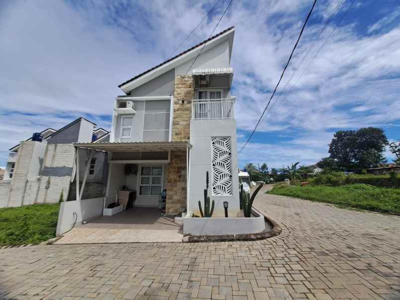 dijual rumah jl kramat asem no 36b
