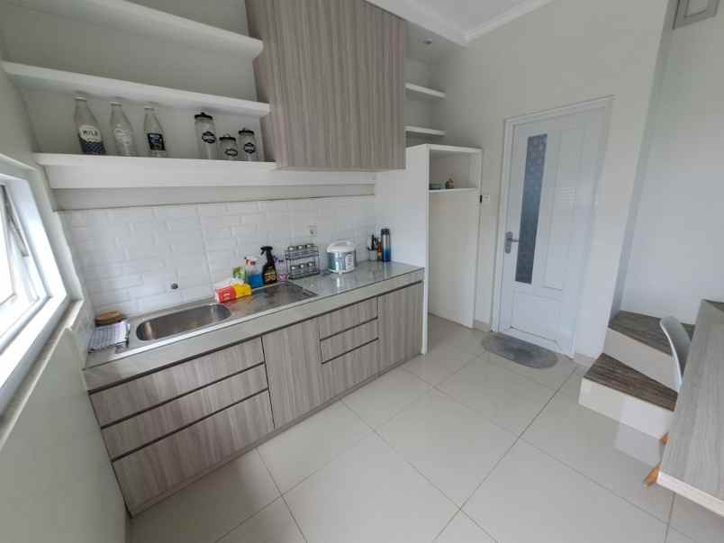 dijual rumah jl kramat asem no 36b