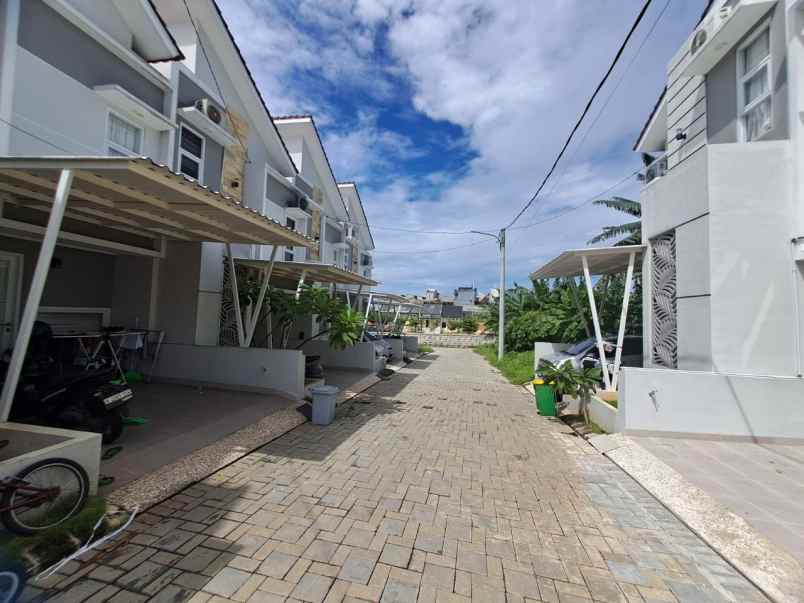 dijual rumah jl kramat asem no 36b