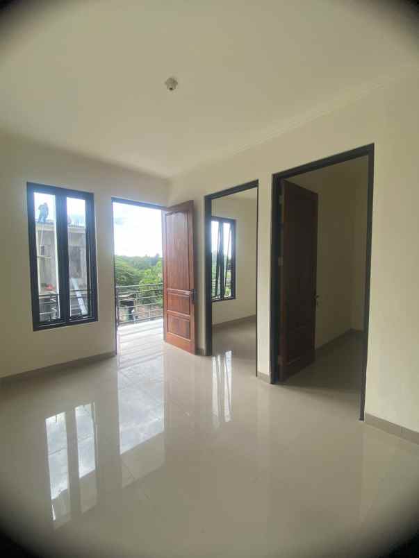 dijual rumah jl kranggan permai raya