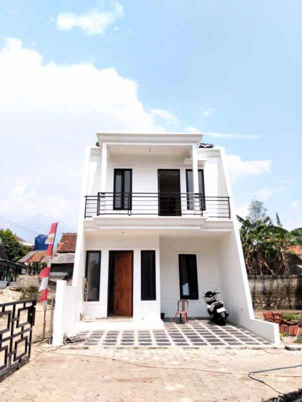 dijual rumah jl kranggan permai raya