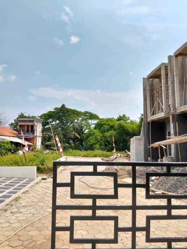 dijual rumah jl kranggan permai raya