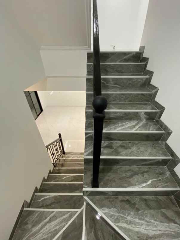 dijual rumah jl lapangan tembak cibubur