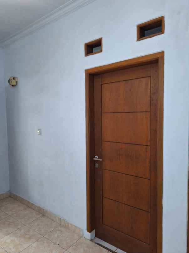 dijual rumah jl marga asri ciwastra