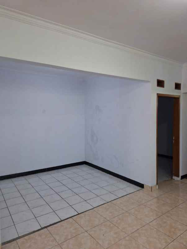 dijual rumah jl marga asri ciwastra