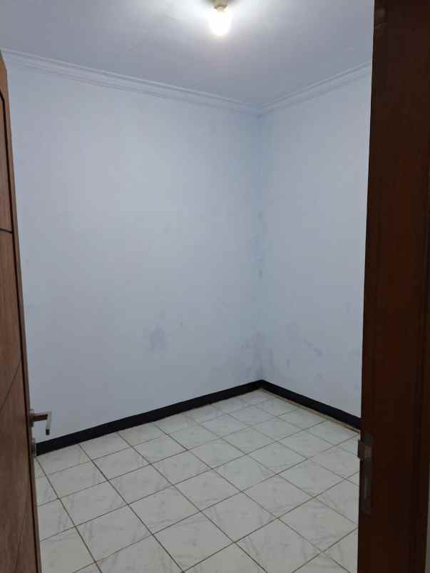 dijual rumah jl marga asri ciwastra