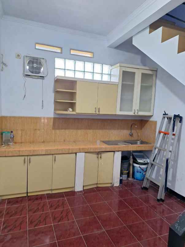 dijual rumah jl marga asri ciwastra