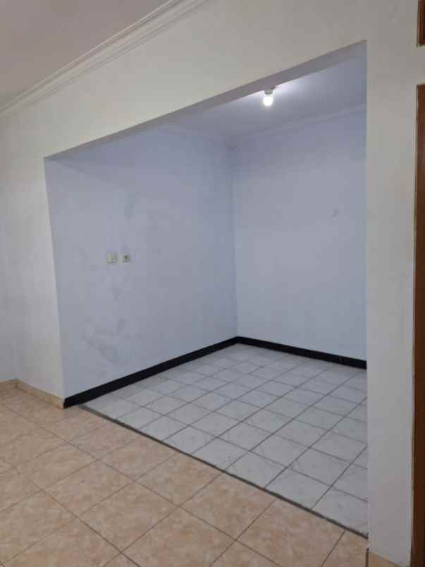 dijual rumah jl marga asri ciwastra