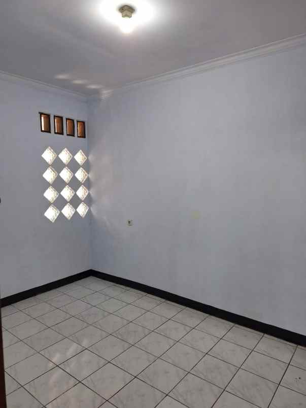 dijual rumah jl marga asri ciwastra