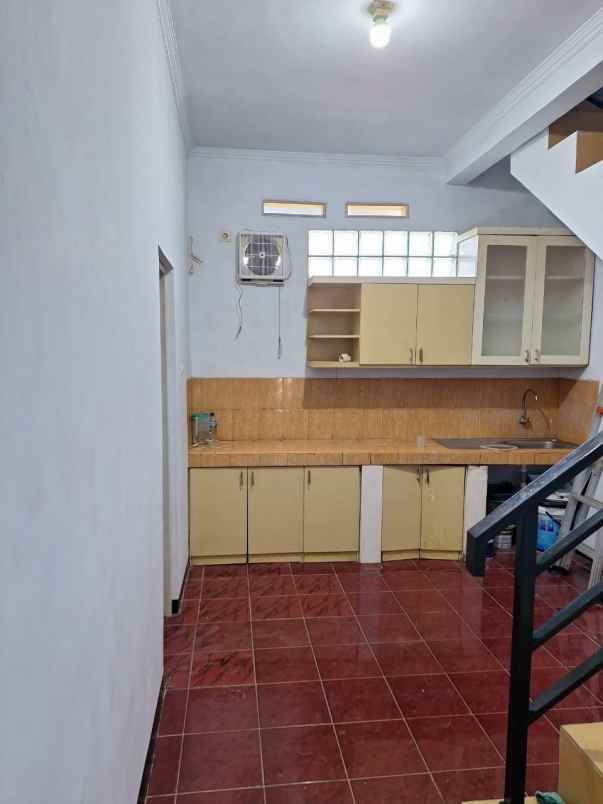 dijual rumah jl marga asri ciwastra