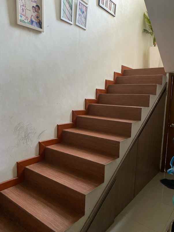 dijual rumah jl meteor garden margahayu