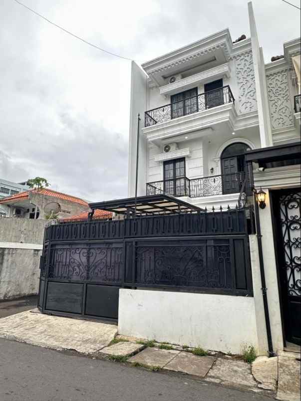 dijual rumah jl pagujaten
