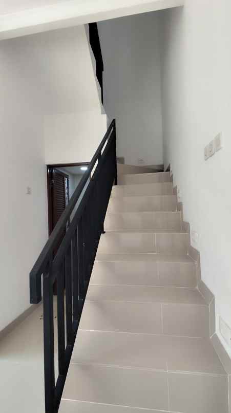 dijual rumah jl pandawa lima raya