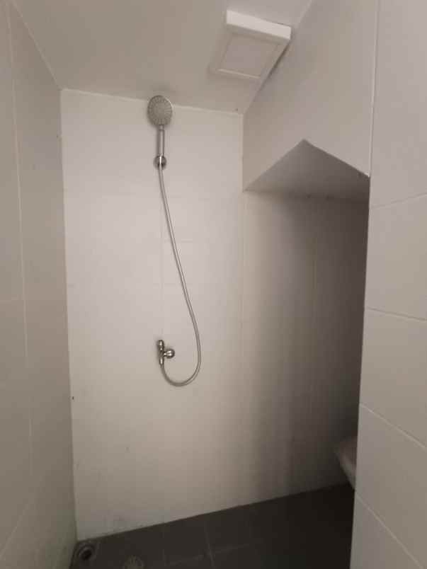 dijual rumah jl raya arco sawangan kota