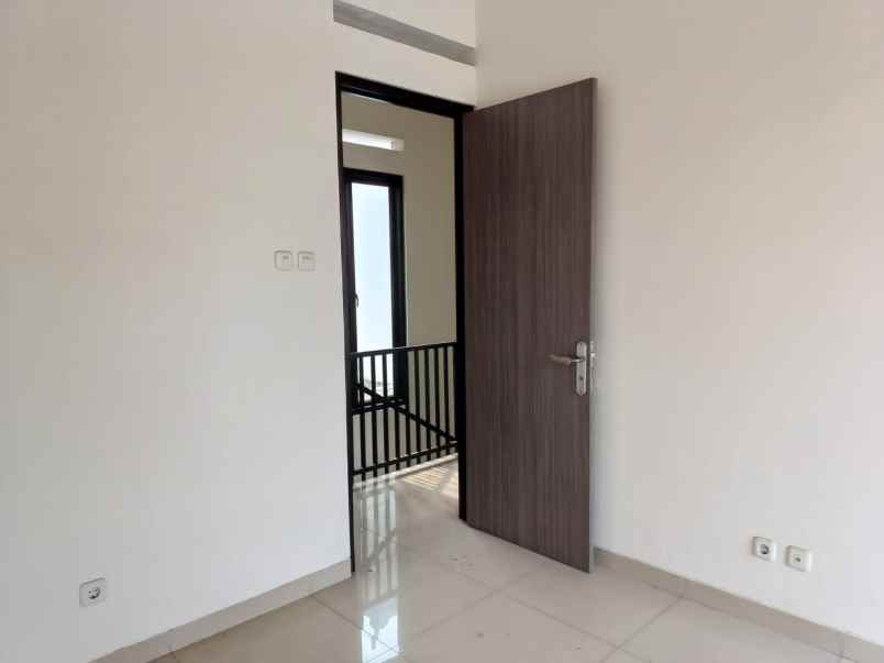 dijual rumah jl raya arco sawangan kota