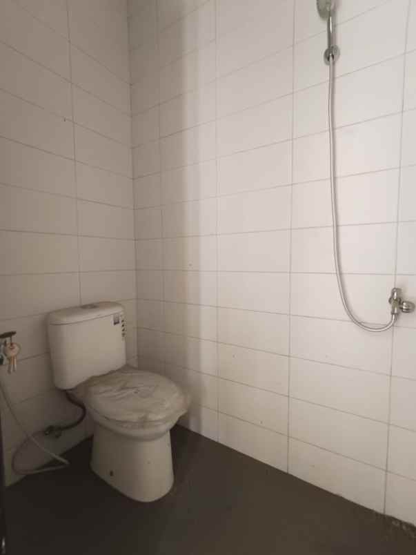 dijual rumah jl raya arco sawangan kota