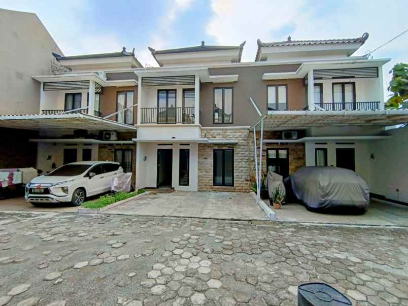 dijual rumah jl raya arco sawangan kota