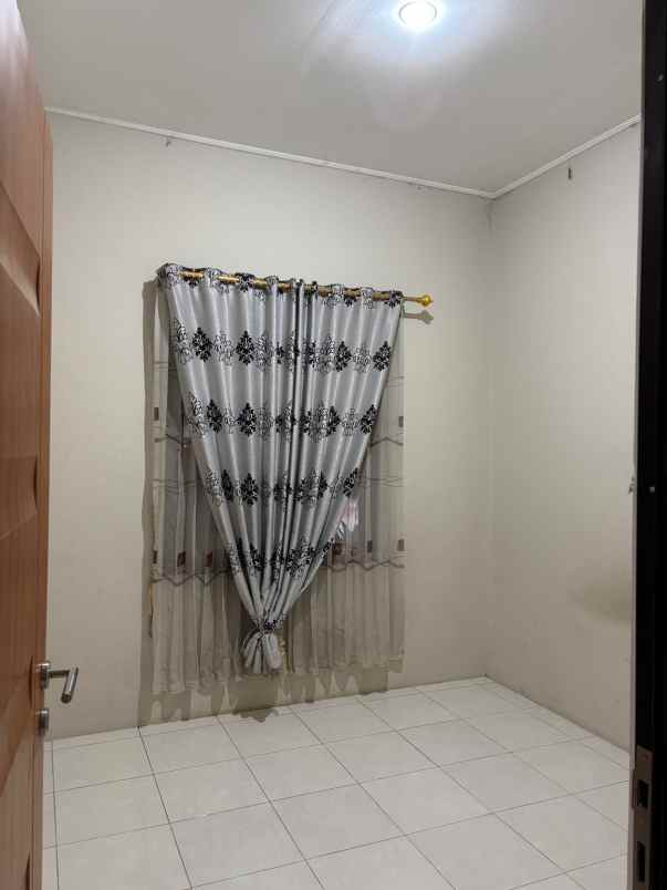 dijual rumah jl raya gading tutuka