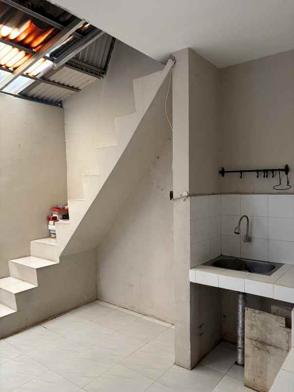 dijual rumah jl raya gading tutuka