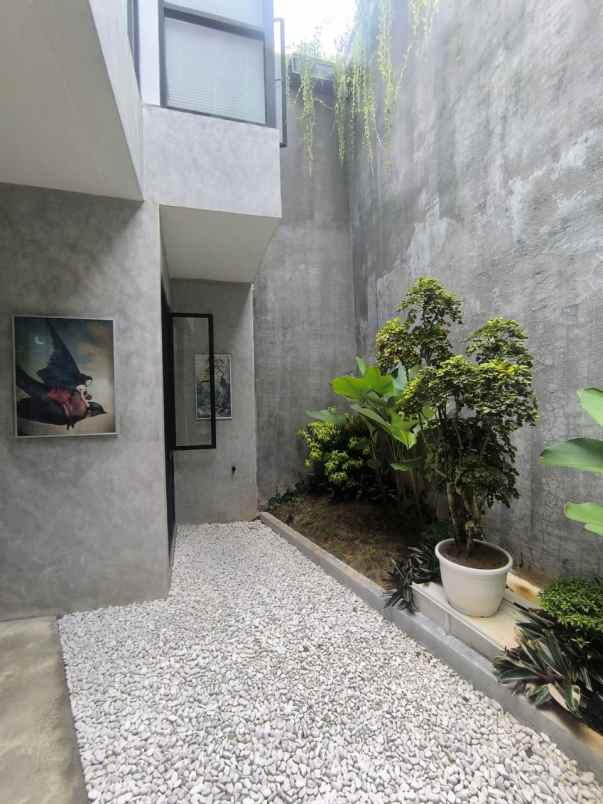 dijual rumah jl raya hankam jatiranggon