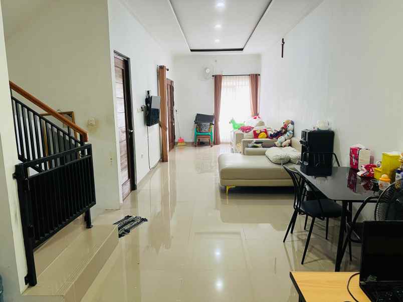 dijual rumah jl raya limo depok