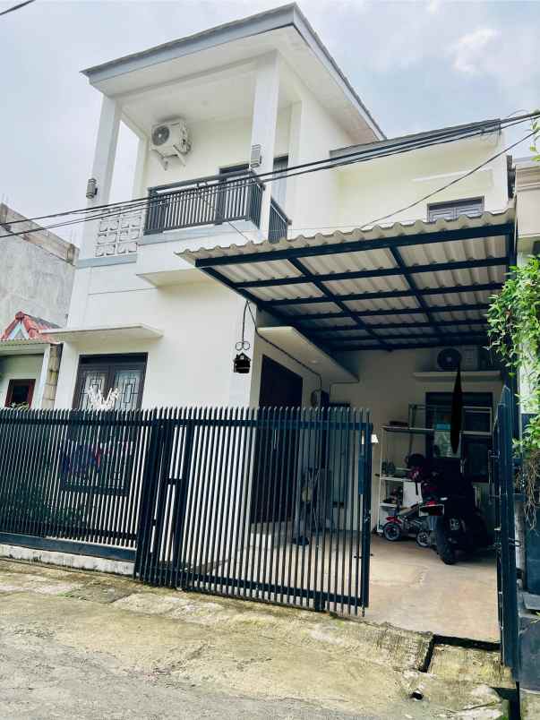 dijual rumah jl raya limo depok