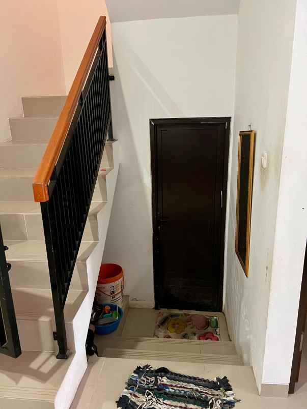 dijual rumah jl raya limo depok