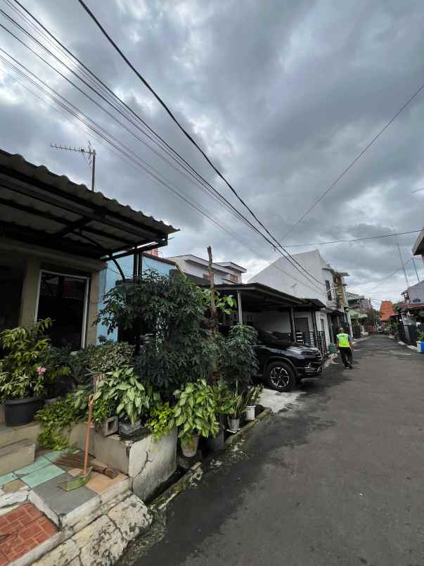 dijual rumah jl raya raden sanim