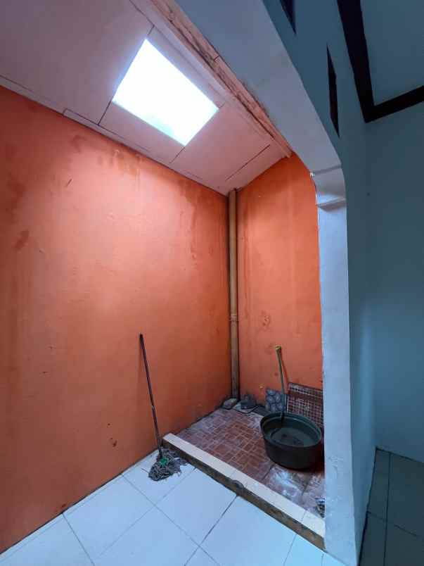 dijual rumah jl raya raden sanim