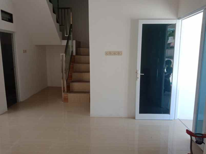 dijual rumah jl raya sobo desa ngasem