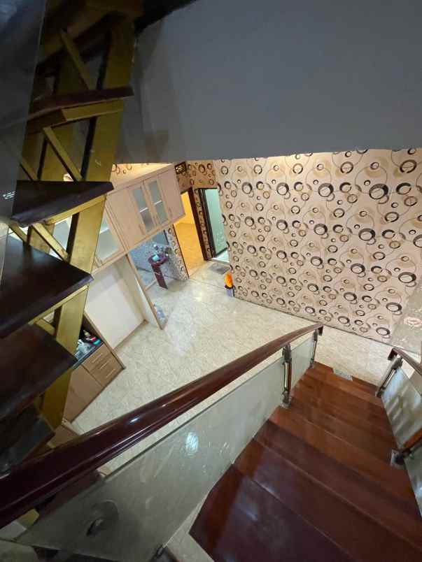 dijual rumah jl sariwates antapani bandung