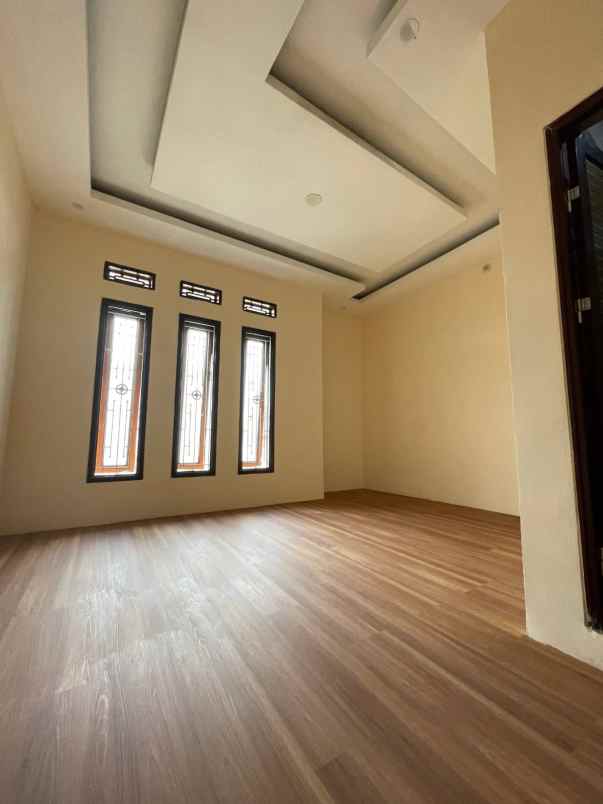 dijual rumah jl sariwates antapani bandung