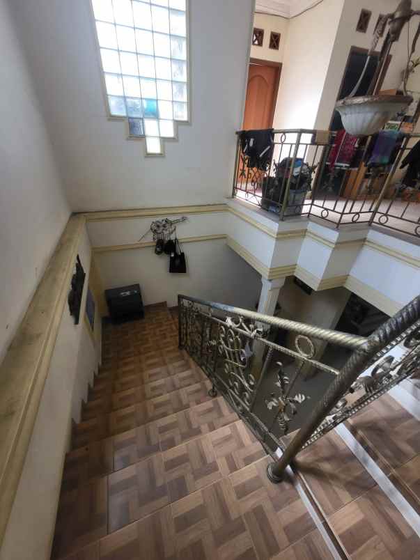 dijual rumah jl saturnus venus