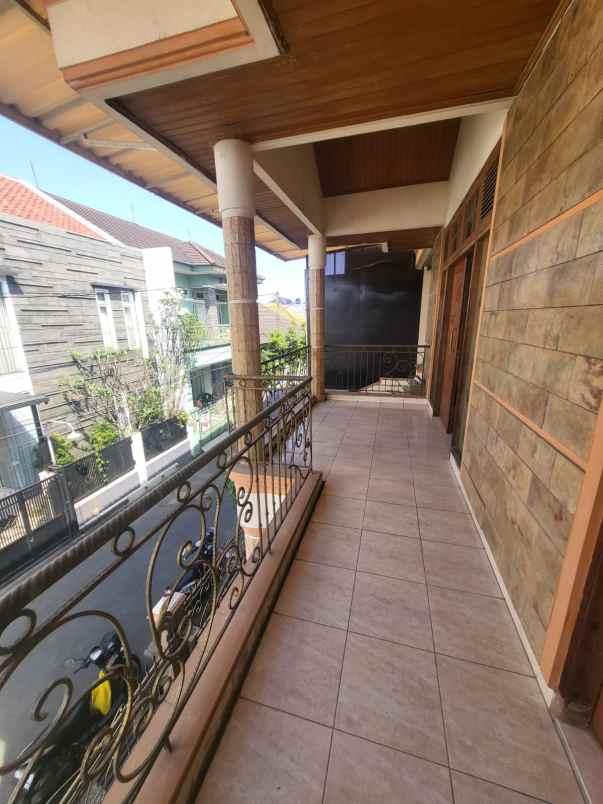 dijual rumah jl saturnus venus