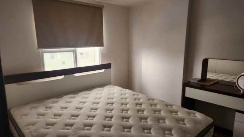 dijual rumah jl serua raya