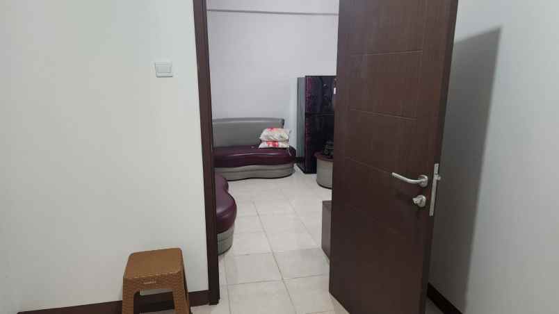 dijual rumah jl serua raya