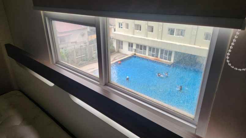 dijual rumah jl serua raya